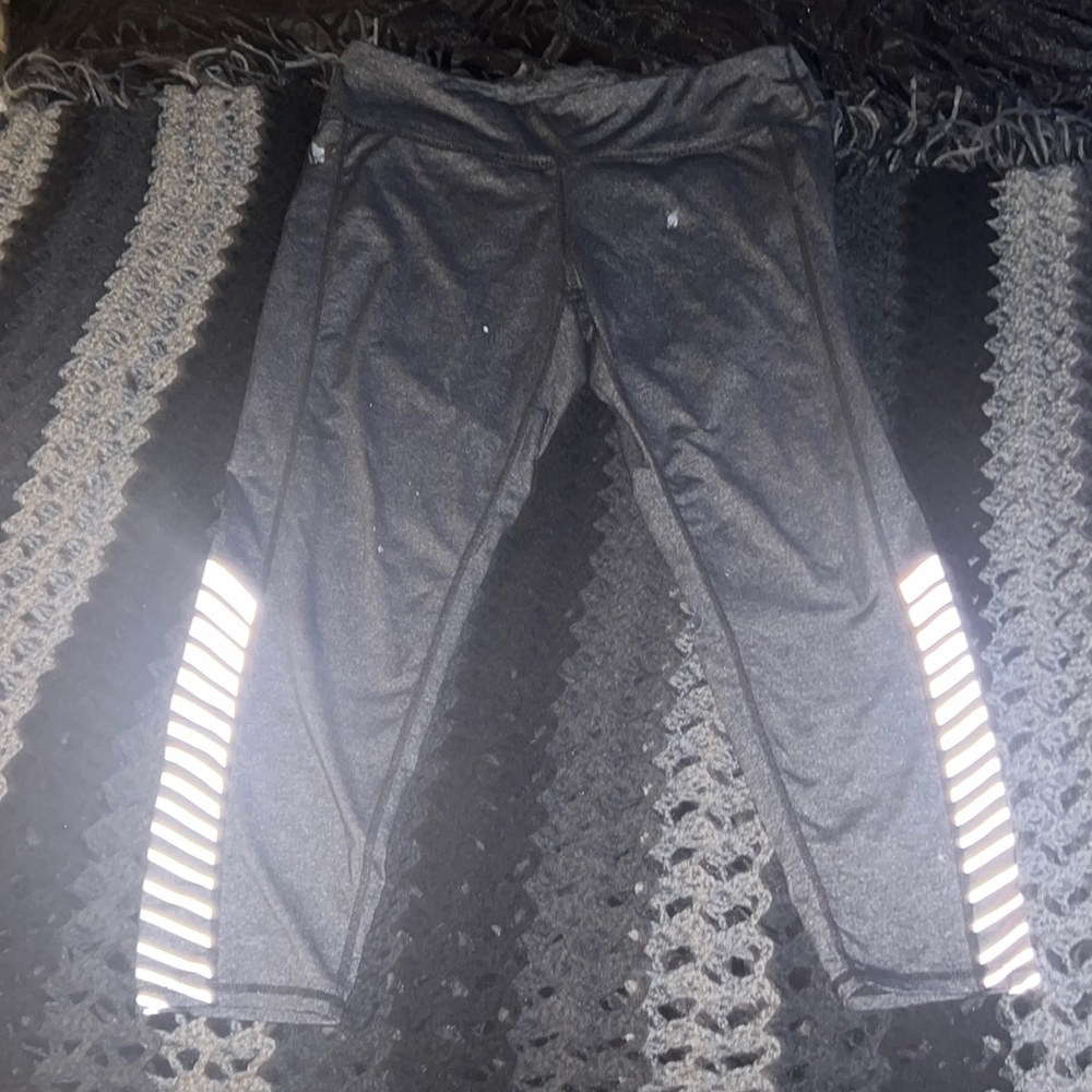 Gapfit reflective capri leggings
